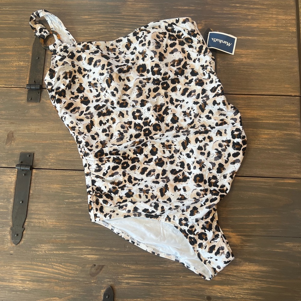 Leopard print one shoulder swimsuit